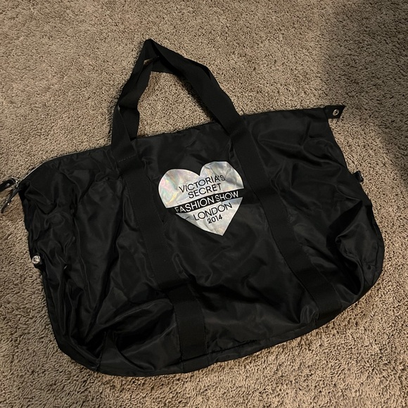 Victoria’s Secret duffel bag - Picture 3 of 4